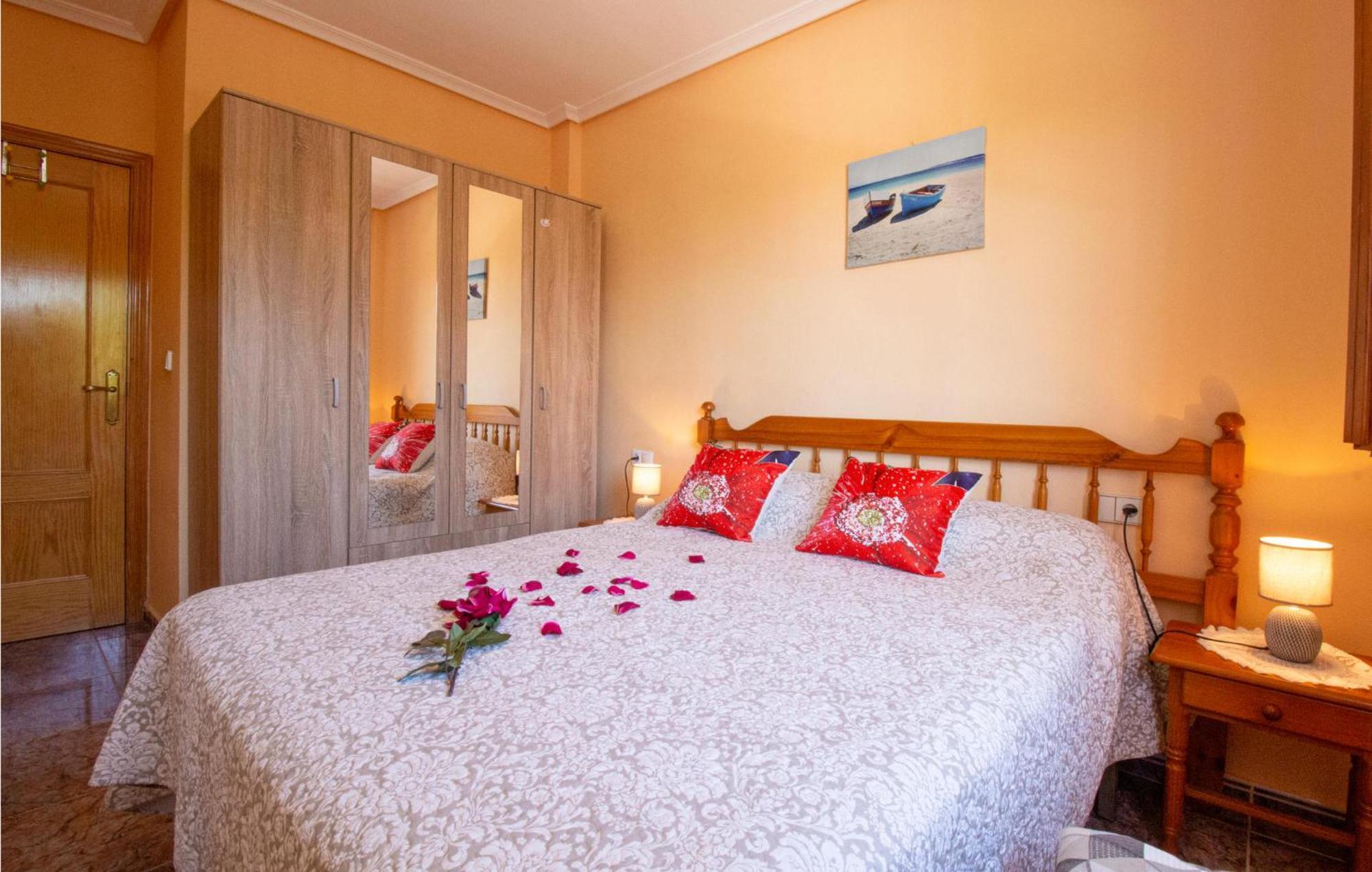 Cozy Apartment In Guardamar Del Segura Bagian luar foto